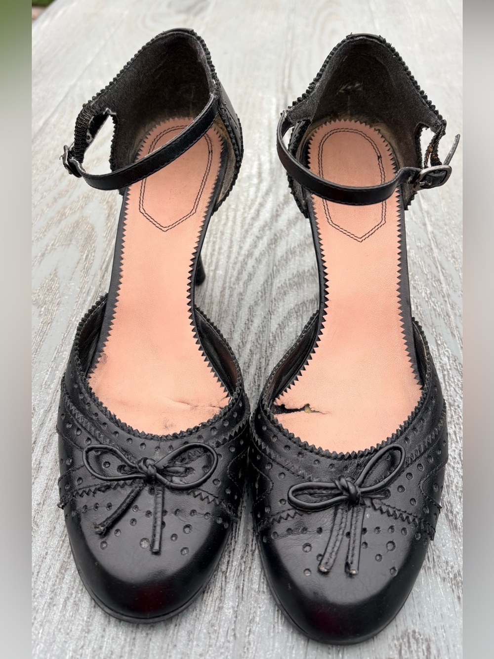 Nine West black leather vintage heels size 8 narrow